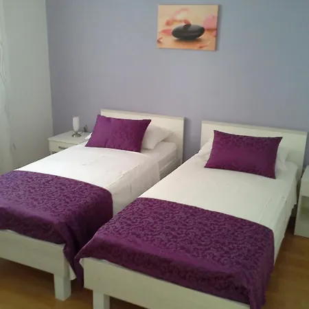 Apartments Josi - With Nice Garden Bol